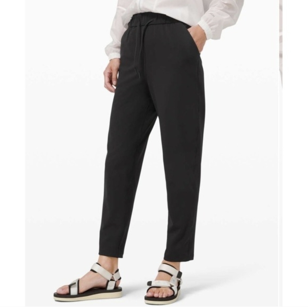 Lululemon on the Fly Pant Trouser Launging Travel  Black Women Size 6